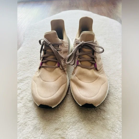 Adidas Ultraboost 22 Women’s Running Shoes Size 10 - Picture 4 of 10